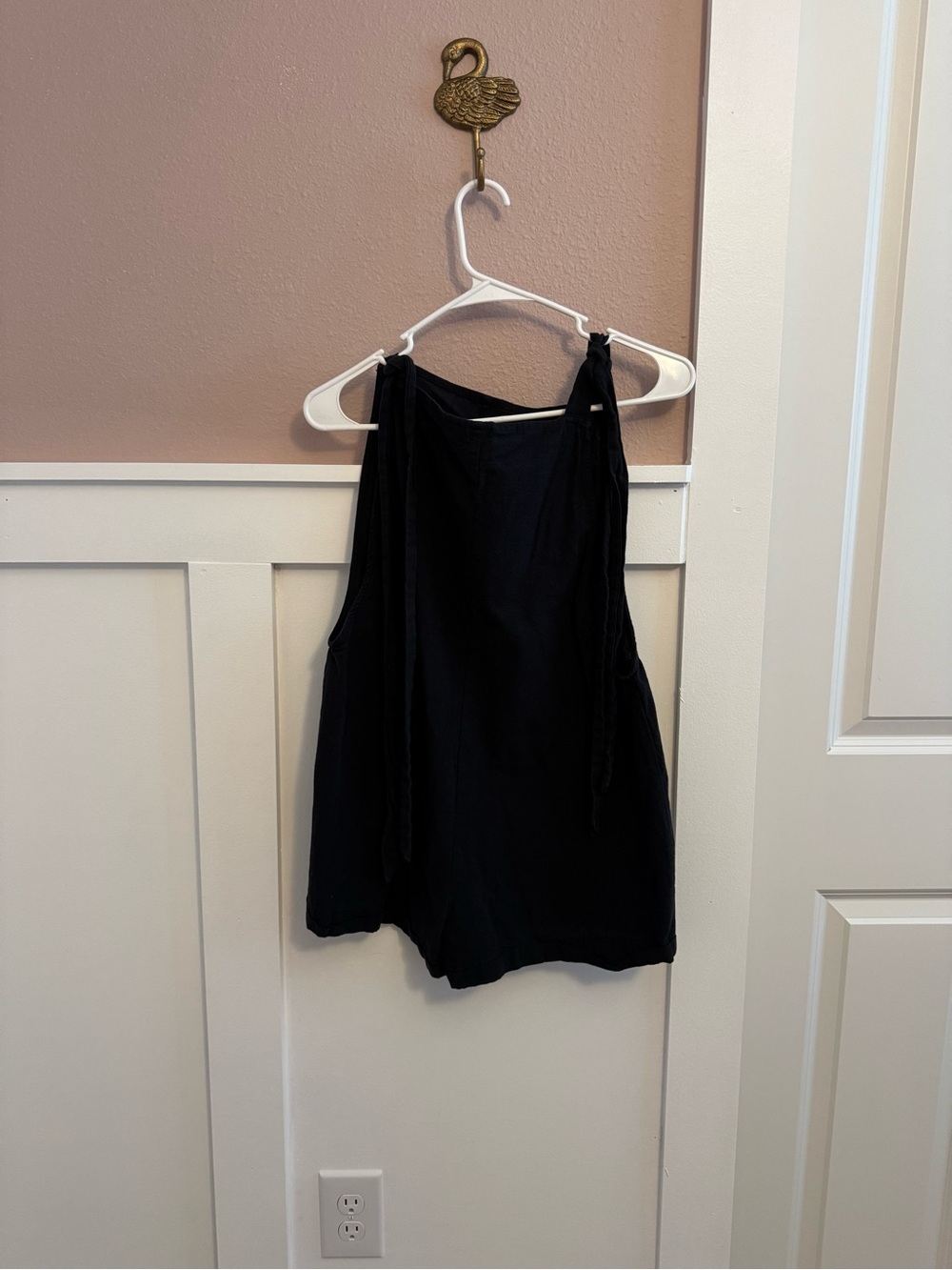Minimalist Casual Black Romper with Adjustable Shoulder Ties